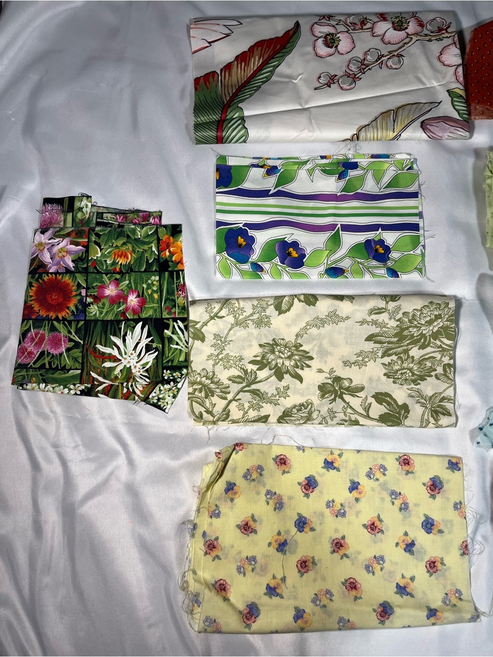 Lot of 14 Vintage Cotton Quilting Fabric Pieces Florals Craft Sewing Mixed Sizes - Picture 2 of 6